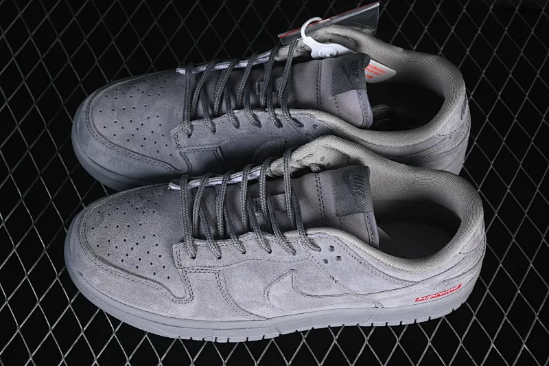 All categories Nk SB Dunk Series Nk SB Dunk Low High-end customized low-top sneakers Nike SB Dunk Low Superme joint Gray Pig Eight High-end customized low-top casual sneakers DD1988-003